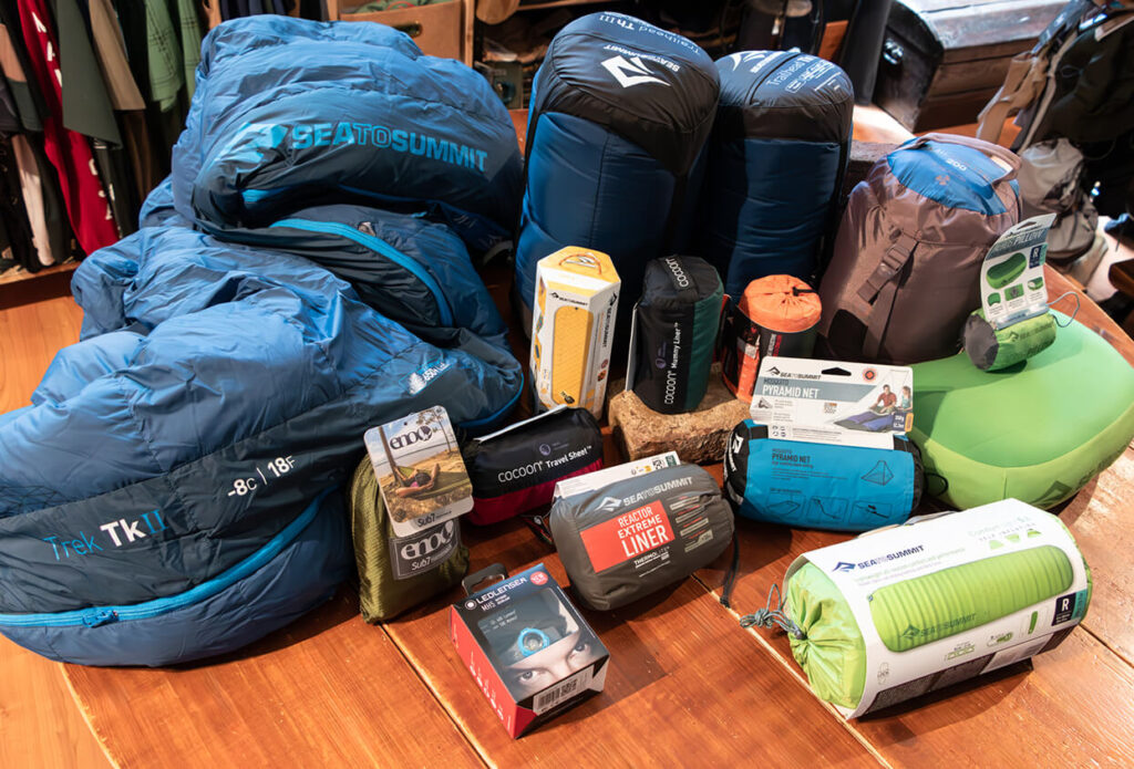 Sacchi a pelo e tutto il necessario per dormire nel trekking