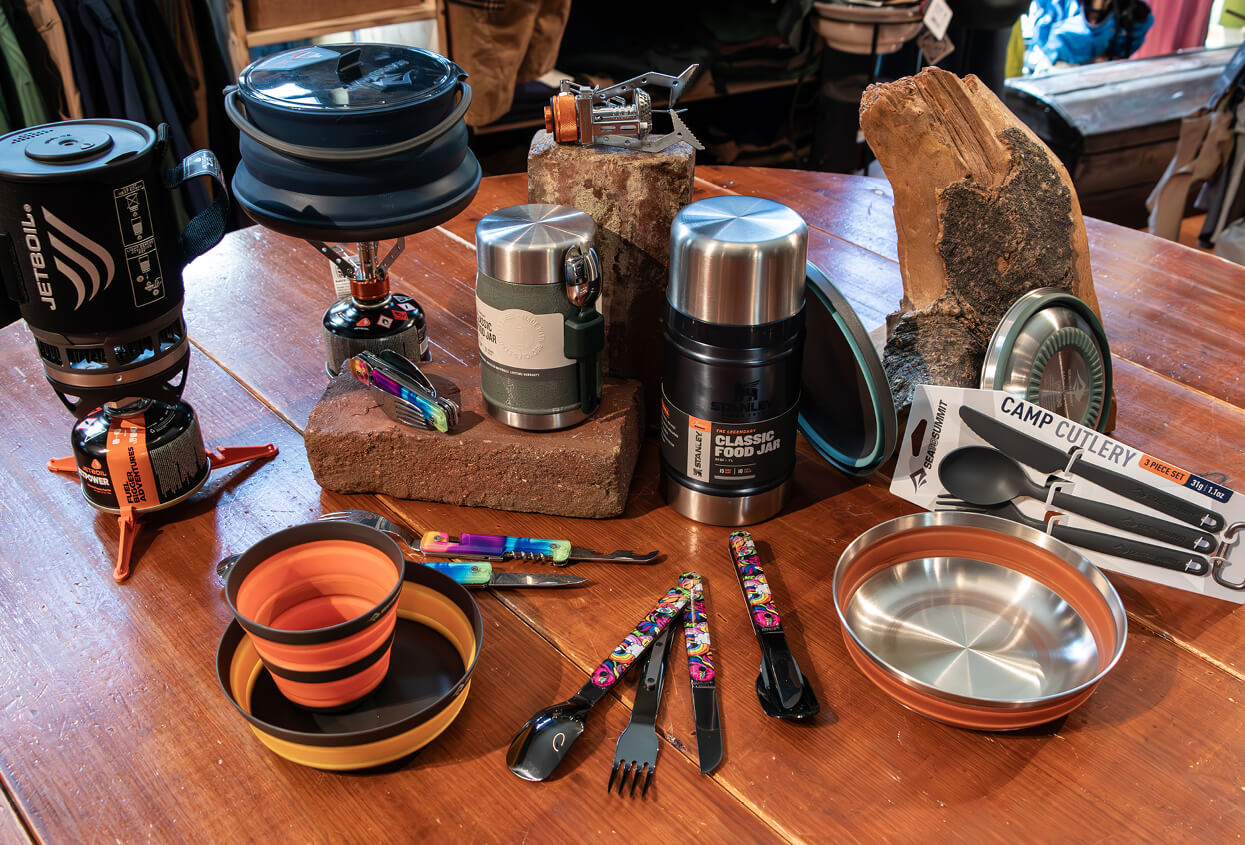 Accessori per cucinare e mangiare durante il trekking