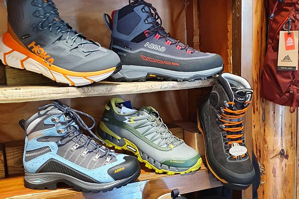 Scarpe e scarponi da trekking da Passion Sport a Torino